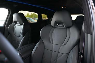 BMW XM 50e — photo 6