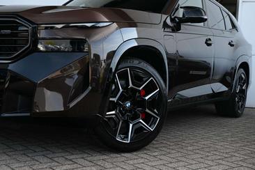 BMW XM 50e — photo 7