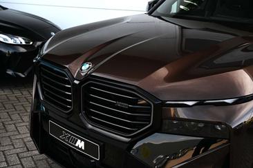 BMW XM 50e — photo 13