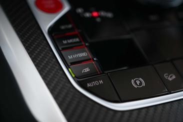 BMW XM 50e — photo 14