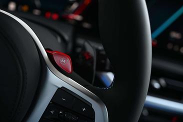 BMW XM 50e — photo 17