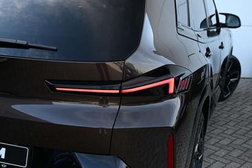BMW XM 50e — photo 28