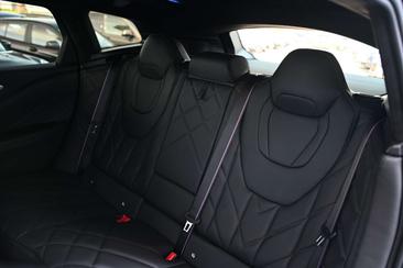 BMW XM 50e — photo 30