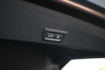 BMW XM 50e — photo 36