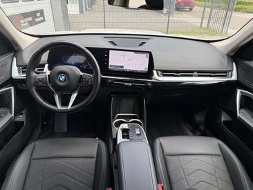 BMW IX1 EDrive20 — photo 3