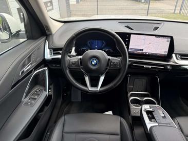 BMW IX1 EDrive20 — photo 9