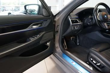 BMW Série 7 M Sport 745e — photo 10