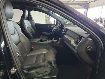 Volvo XC60 B5 R-Design — photo 11