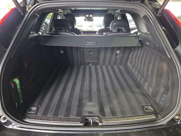 Volvo XC60 B5 R-Design — photo 14