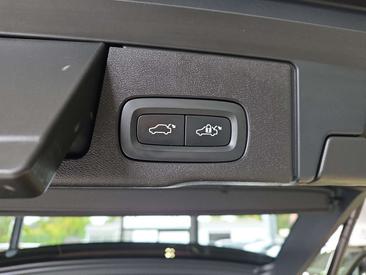 Volvo XC60 B5 R-Design — photo 15