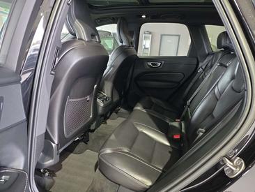 Volvo XC60 B5 R-Design — photo 17