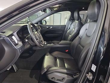 Volvo XC60 B5 R-Design — photo 21