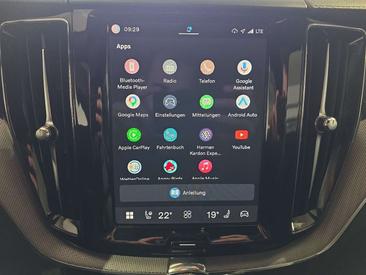 Volvo XC60 B5 R-Design — photo 26