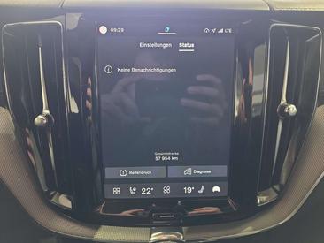 Volvo XC60 B5 R-Design — photo 29