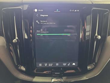 Volvo XC60 B5 R-Design — photo 30
