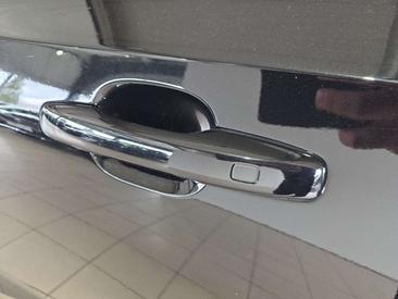 Volvo XC60 B5 R-Design — photo 34