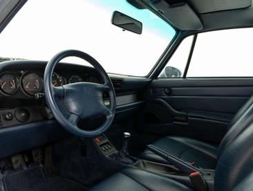 Porsche 993 CARRERA 4 — photo 2