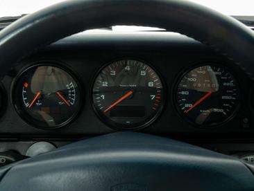 Porsche 993 CARRERA 4 — photo 11