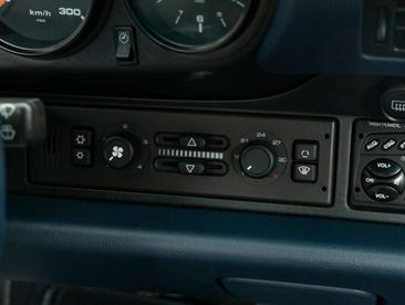 Porsche 993 CARRERA 4 — photo 20