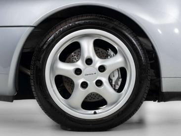 Porsche 993 CARRERA 4 — photo 22