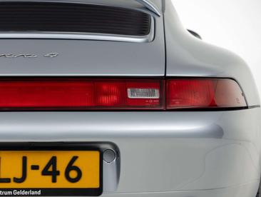 Porsche 993 CARRERA 4 — photo 31