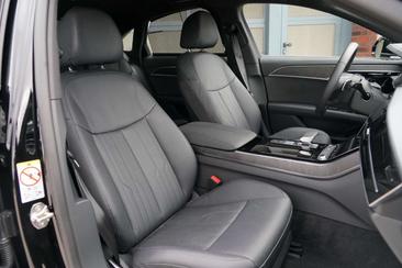 Audi A8 50 TDI — photo 10