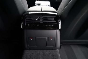 Audi A8 50 TDI — photo 27