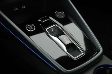Audi A3 40 TFSI E — photo 11