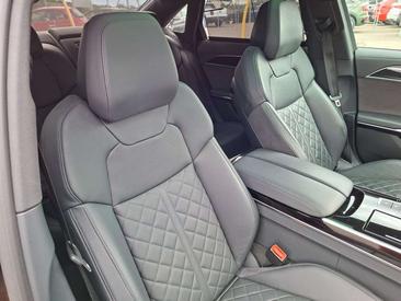 Audi A8 S Line 50 TDI — photo 16