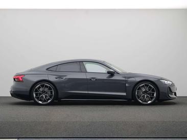 Audi RS E-tron GT — photo 10