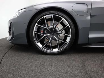 Audi RS E-tron GT — photo 13