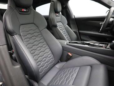 Audi RS E-tron GT — photo 28