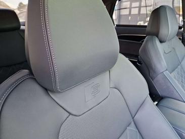 Audi A8 S Line 60 TFSI E — photo 25