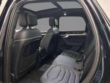 Volkswagen Touareg EHybrid Elegance — photo 11