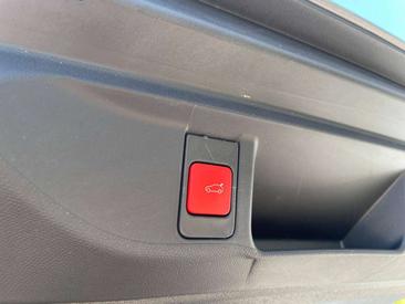 Porsche Macan Electrique — photo 36