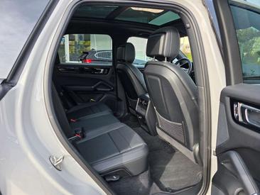 Porsche Cayenne III — photo 14