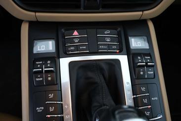 Porsche Macan Electrique Base — photo 19