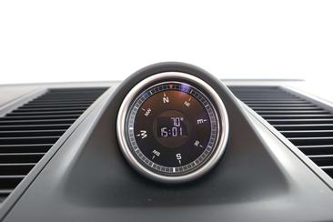 Porsche Macan Electrique Base — photo 23