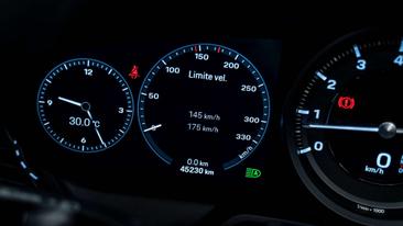 Porsche 992 I Carrera 4S — photo 24