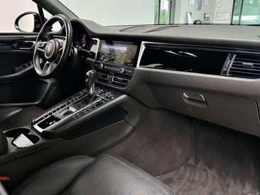 Porsche Macan Electrique S — photo 15