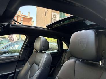 Porsche Macan Electrique Base — photo 9