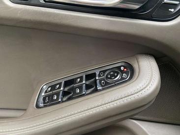 Porsche Macan Electrique S — photo 18