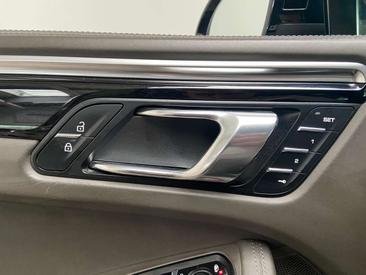 Porsche Macan Electrique S — photo 19