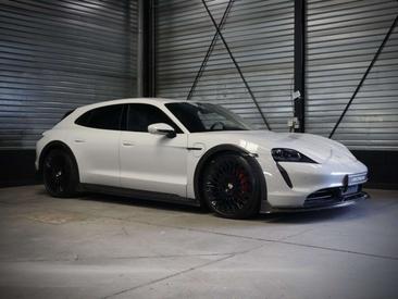 Porsche Taycan 4S — photo 13