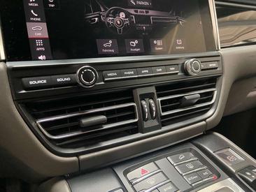 Porsche Macan Electrique S — photo 28