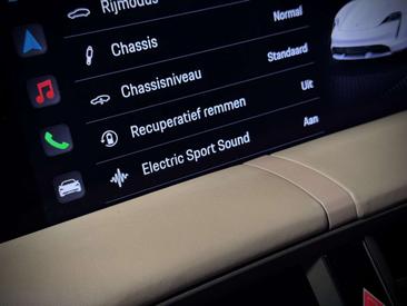 Porsche Taycan 4S — photo 23