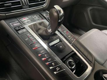 Porsche Macan Electrique S — photo 30
