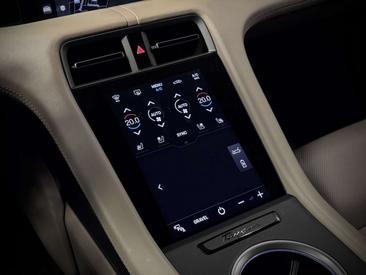 Porsche Taycan 4S — photo 25