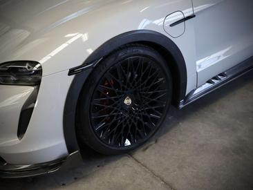 Porsche Taycan 4S — photo 32