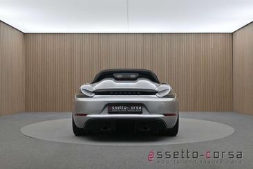 Porsche 718 Boxster Spyder — photo 11